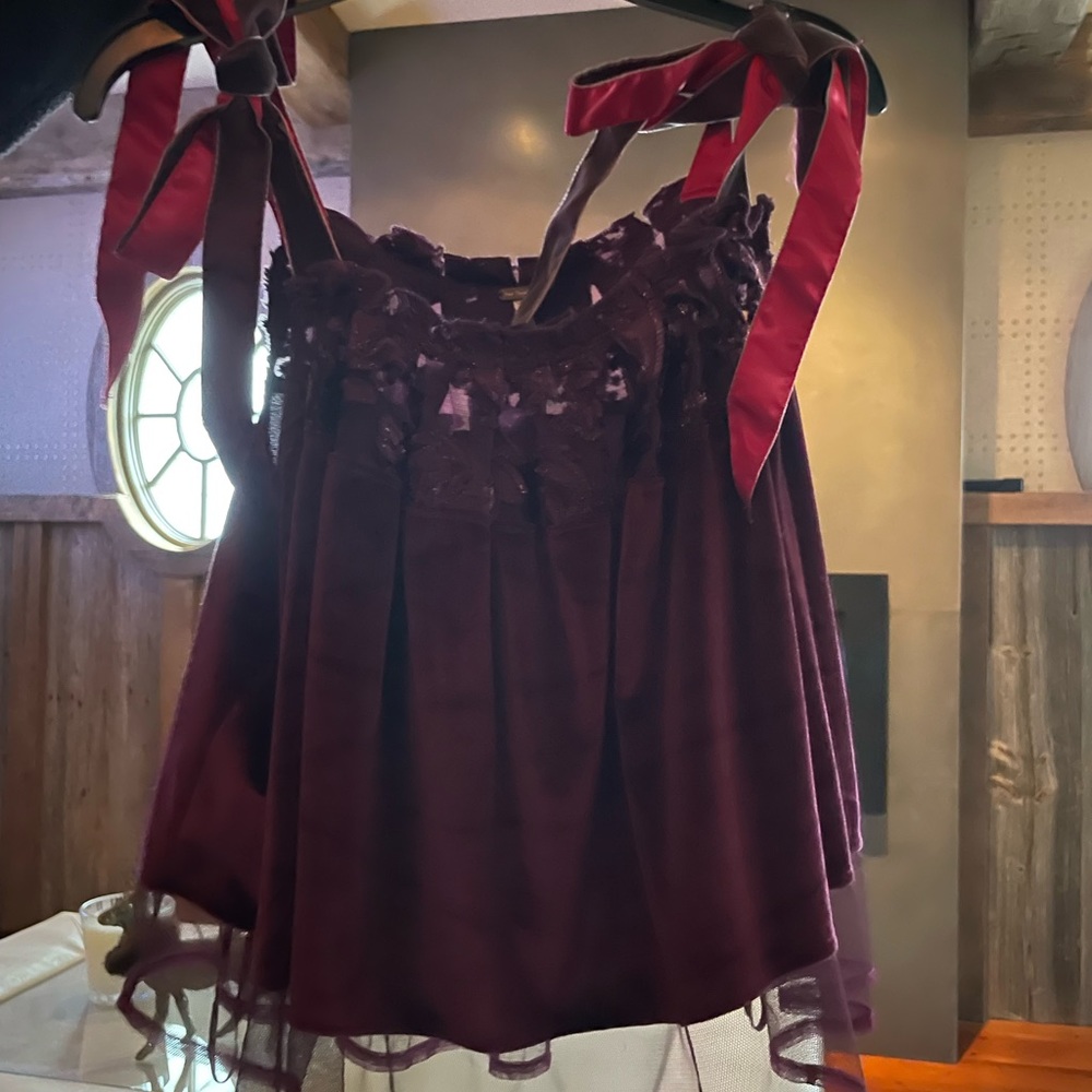FREE PEOPLE WORN ONCE red festive top!